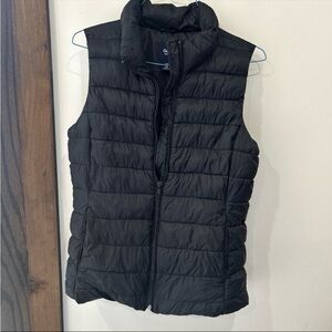 GAP Women's Black Puffer Vest